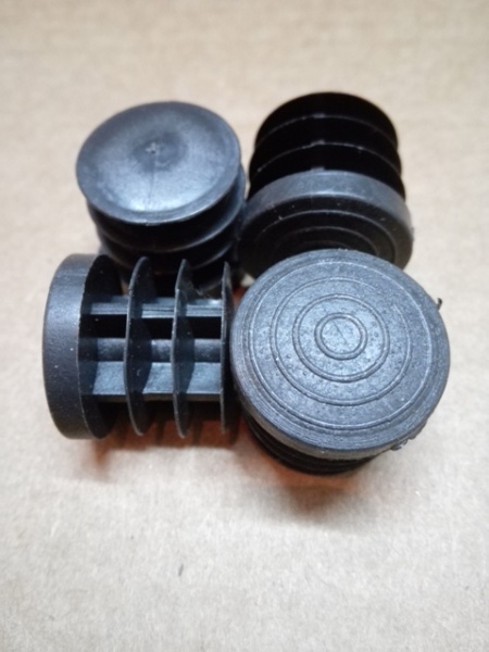 Nozhka-zaglushka-dlya-truby-25mm-chernaya-Joker17_01