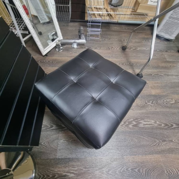 pufik-banketka-myagkij-chernyj-400-400-400mm_01