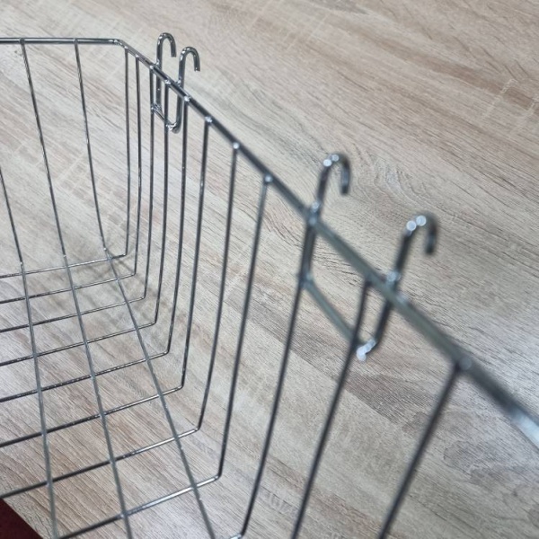 torgovaya-setka-korzina-dlya-reshetki-cvet-hrom-390x240x150mm-fg7-198_01