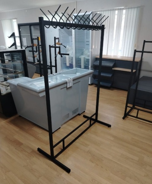 veshalka-garderobnaya-kr-12lm-na-20-person-na-kolesah-chernaya_01