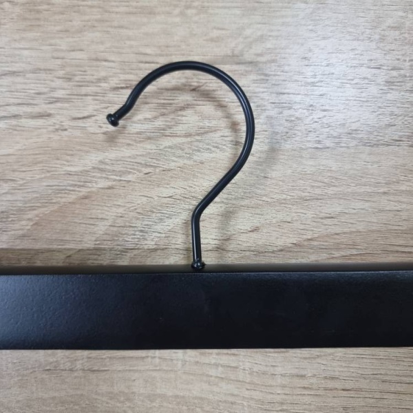 вешалка-из-дерева-для-одежды-брючные-с-прищепками-320мм-цвет-черный-крючок-черный_02