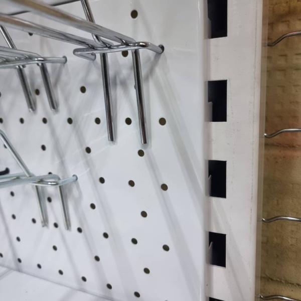 Стеллаж_узкий_перфорированный_02