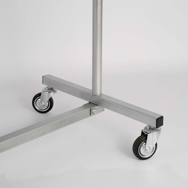 rejl-dlya-odezhdy-na-kolesah-veshalo-cvet-seryj-st311-02