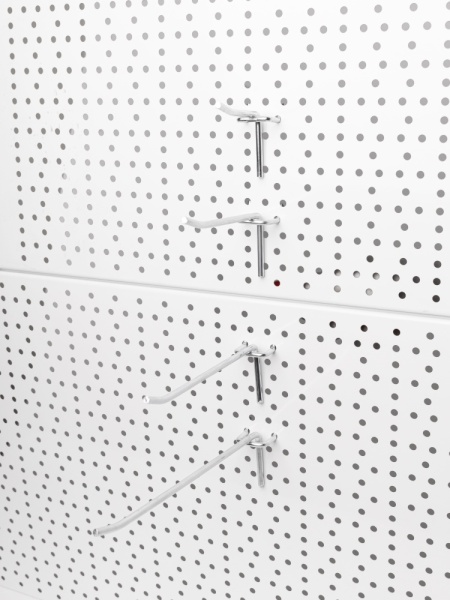 kryuchok-dlya-perforirovannyh-stellazhej-d-5mm-dlina-200mm-pokrytie-cink-shag-25mm_01