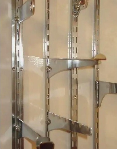 sistema-vertikal'-stojka-perforirovannaya-101A1-02