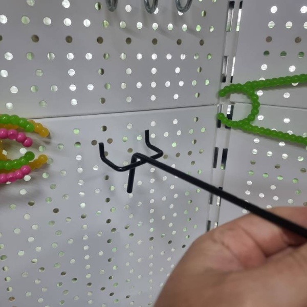 kryuchok-odinarnyj-dlya-perforacii-chernyj-d-5mm-dlina-300mm-shag-50mm_02