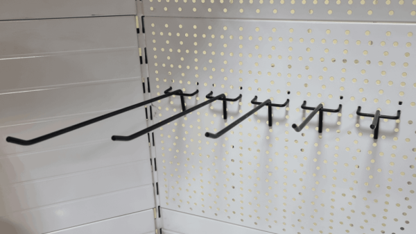 kryuchok-odinarnyj-dlya-perforacii-chernyj-d-5mm-dlina-300mm-shag-50mm_01