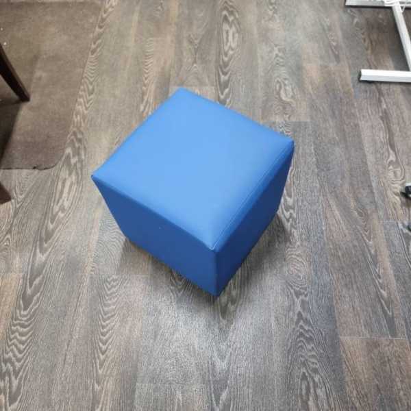 pufik-kvadratnyj-sinij-360h360mm_02