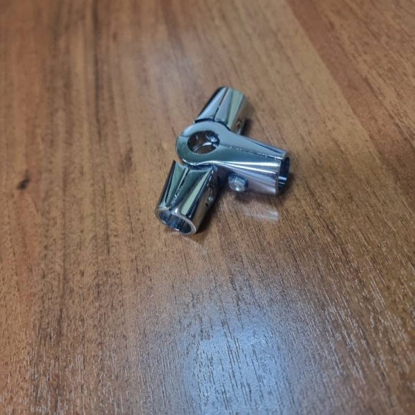 krepezh_trekhplechij_usilennyj_k_trube_16mm_Un23-16-01