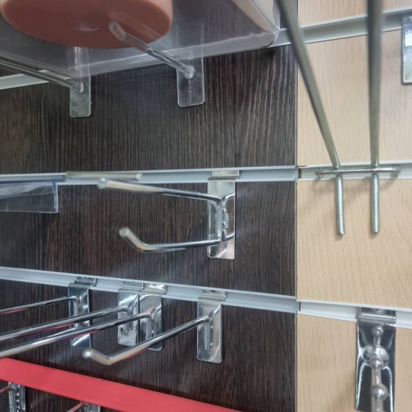 крючок-для-экономпанели-цвет-хром-с-ценником-150мм-JQ003