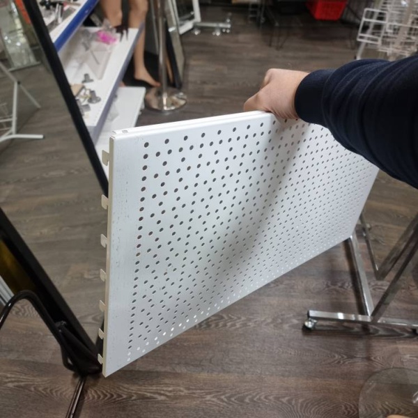 perforirovannaya-stenka-1250h350mm-cvet-belyj_02