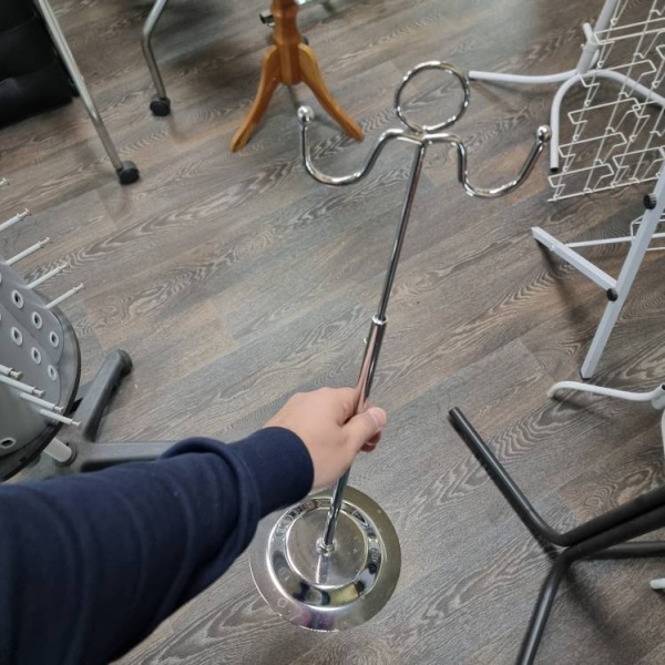 veshalo-nastolnoe-dlya-sumok-cvet-hrom-h-380-780mm-go17_01