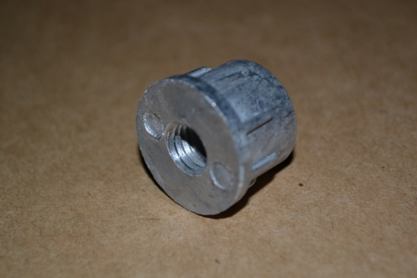 vtulka_metallicheskaya_dlya_truby_32mm_s_rez'boj_M10_03