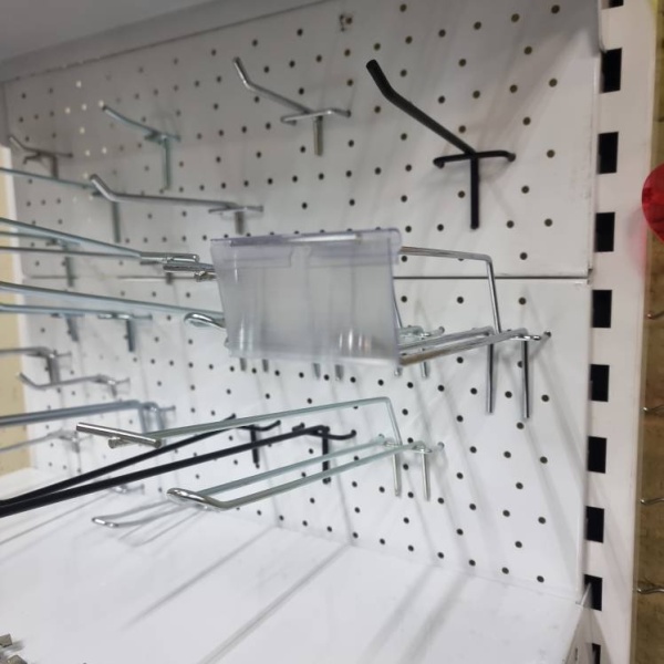 Стеллаж_узкий_перфорированный_03