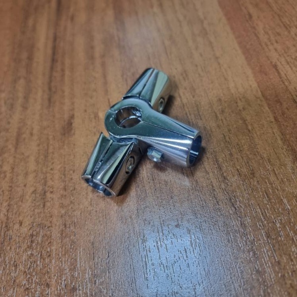 krepezh_trekhplechij_usilennyj_k_trube_16mm_Un23-16-02