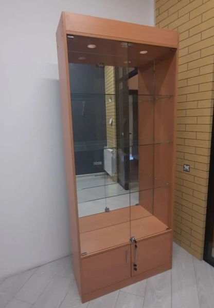 vitrina-s-zamkami-s-zerkalnoj-zadnej-stenkoj-200h85h30sm-cvet-buk-s6zbuk_04