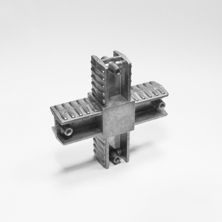 soedinitel-chetyreh-trub-25x25mm-h-obraznyj-pr005al_01