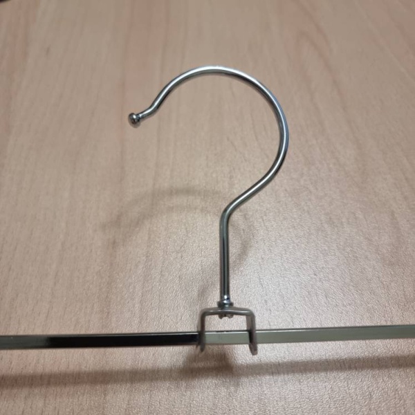 veshalka-dlya-odezhdy-s-zazhimami-400mm-cvet-belyj-ws037-40_03