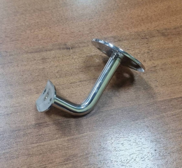 kreplenie-dlya-kruglogo-poruchnya-50mm-svarnoj-K010