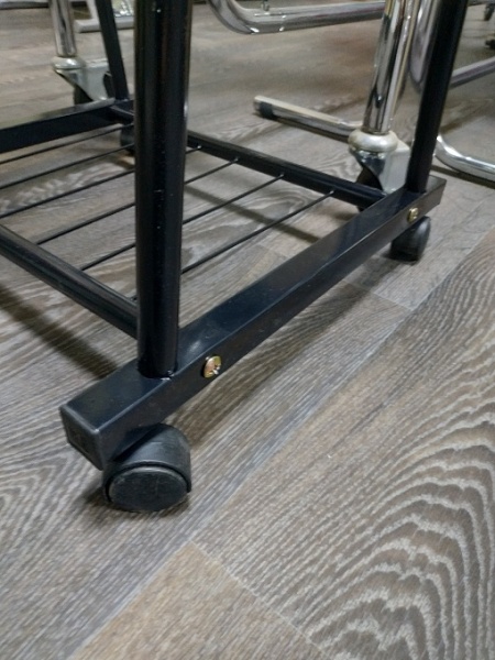 zerkalo-na-kolesah-primerochnoe-napol'noe-03