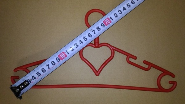 Detskaya_veshalka_dlya_odezhdy_KRASNAYa_01