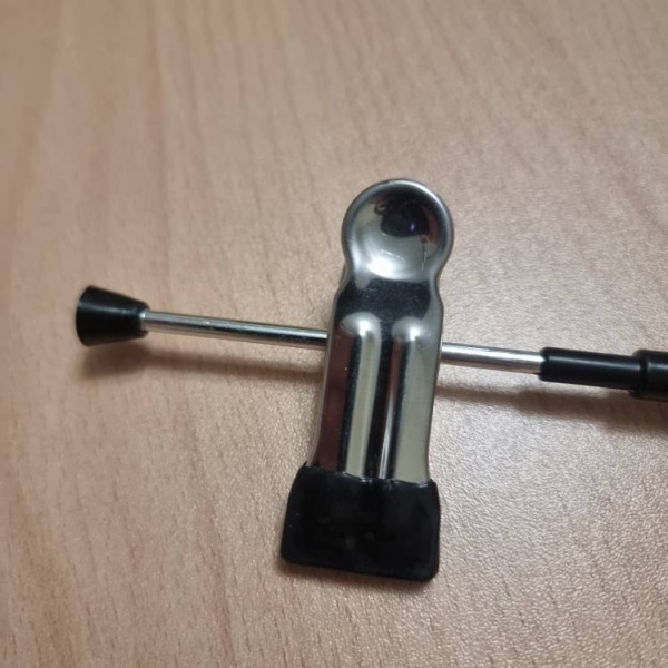 bryuchnaya-veshalka-s-zazhimami-chernaya-300mm-300b_03