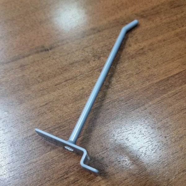 kryuchok-dlya-ekonompanelej-plastikovyj-metallik-150mm-d-5mm_02