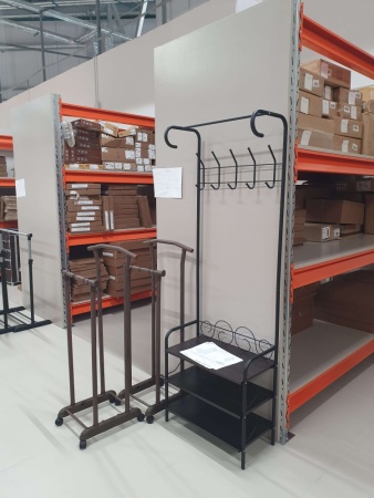 veshalka-kostyumnaya-napol'naya-na-kolesah-06