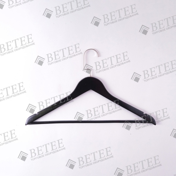 plechiki-dlya-odezhdy-iz-dereva-s-perekladinoj-cvet-chernyj-kryuchok-hrom-01