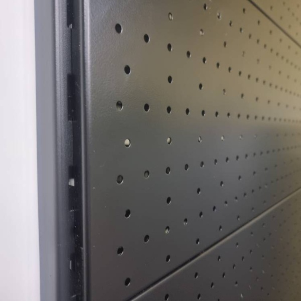 perforaciya-nastennaya-metallicheskaya-2000h1000mm-cvet-chernyj_01