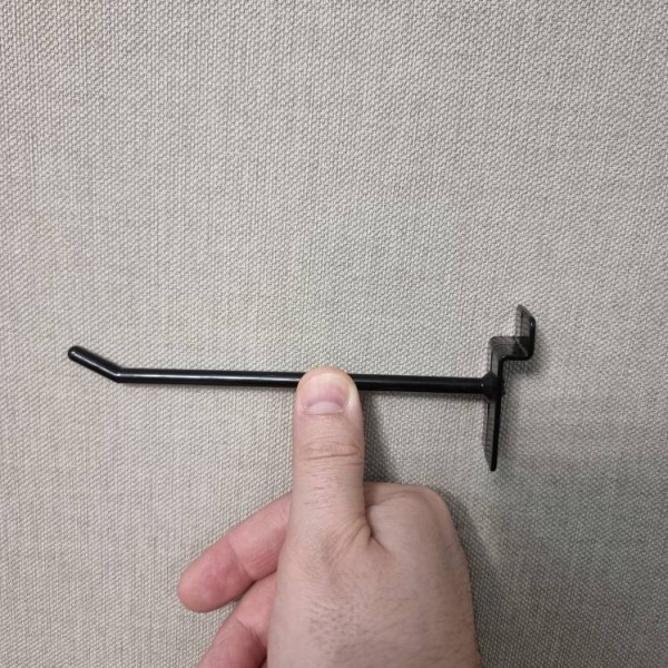 kryuchok-dlya-ekonompanelej-plastikovyj-chernyj-150mm-d-6mm-art-ssp-150-6b_03