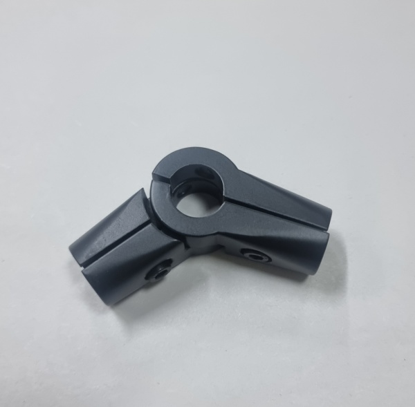 Krepezh_vrashchatel'nyj_usilennyj_chernyj_k_trube_16mm_03