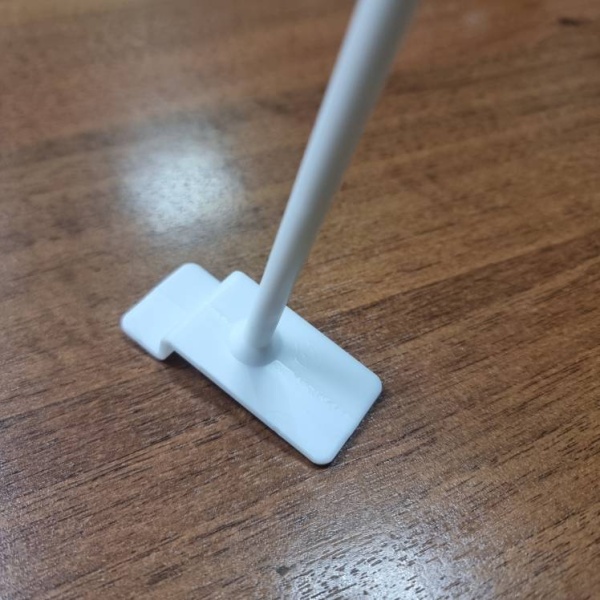 kryuchok-dlya-ekonompanelej-plastikovyj-belyj-100mm-d-6mm_03