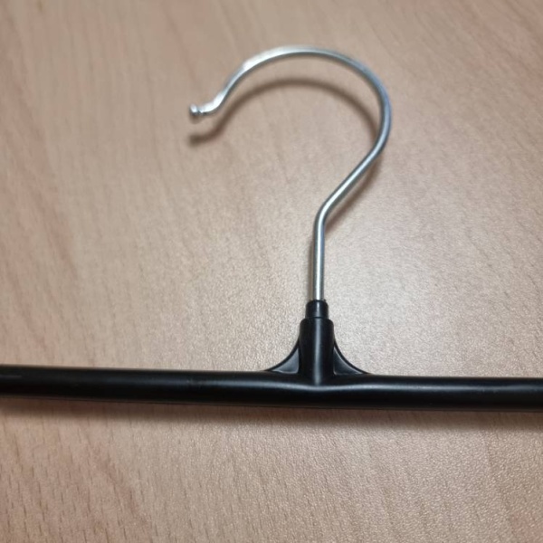 bryuchnaya-veshalka-s-zazhimami-chernaya-300mm-300b_02