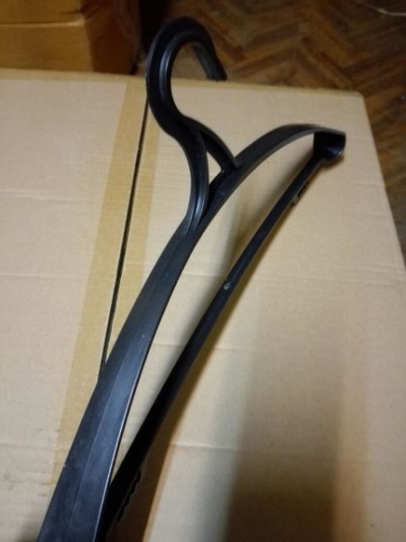 Veshalka_dlya_odezhdy_plastmassovaya_zima_cvet_chernyj_03