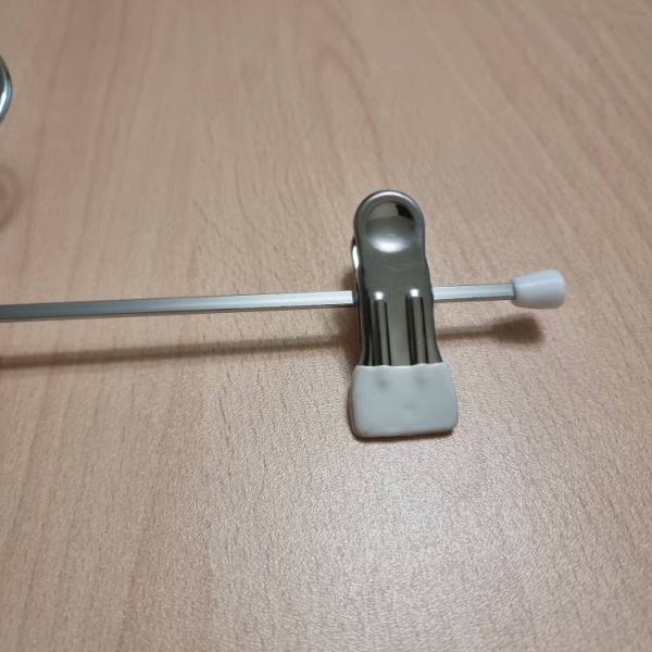 veshalka-dlya-odezhdy-s-zazhimami-400mm-cvet-belyj-ws037-40_04