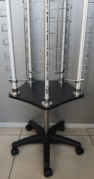 stojka-dlya-ochkov-napol'naya-s-zamkami-1900mm-HG7616-01