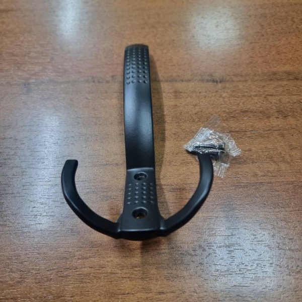 kryuchok_nastennyj_v_tochku_chernyj_V49_03