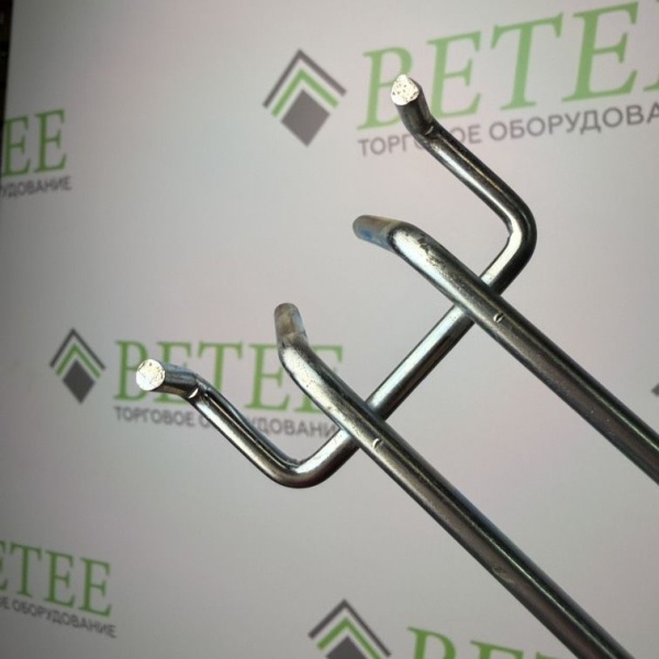 kryuchok-dvojnoj-dlya-perforacii-d-5mm-dlina-350mm-cink-shag-50mm-yazychkovyj_01