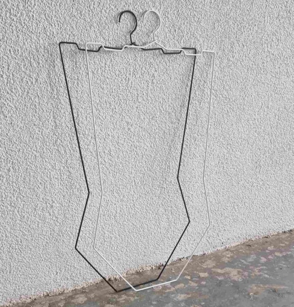 konturnaya-veshalka-dlya-nizhnego-belya-i-kupalnikov-cvet-chernyj-ek431-bl_02