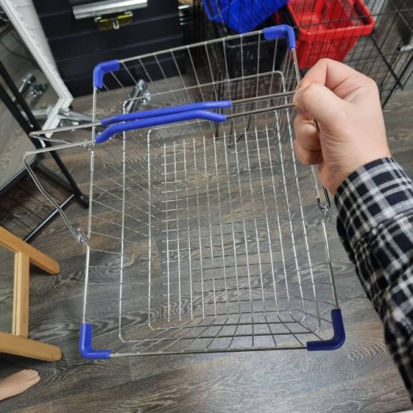 korzina-pokupatel'skaya-metallicheskaya-hrom-sinij-obem-22-litra-YLD031M_02