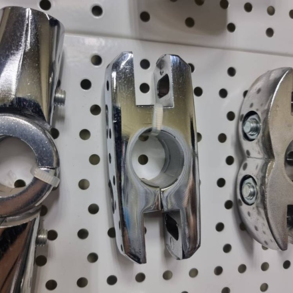 krepezh_dvuhstoronnij_dlya_krepleniya_paneli_k_trube_25mm_JR55_02