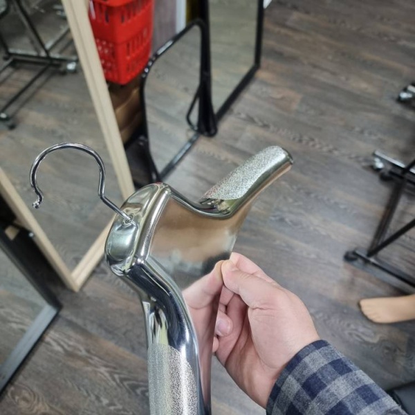 вешалка-для-одежды-объемная-серебро-AM181S_03