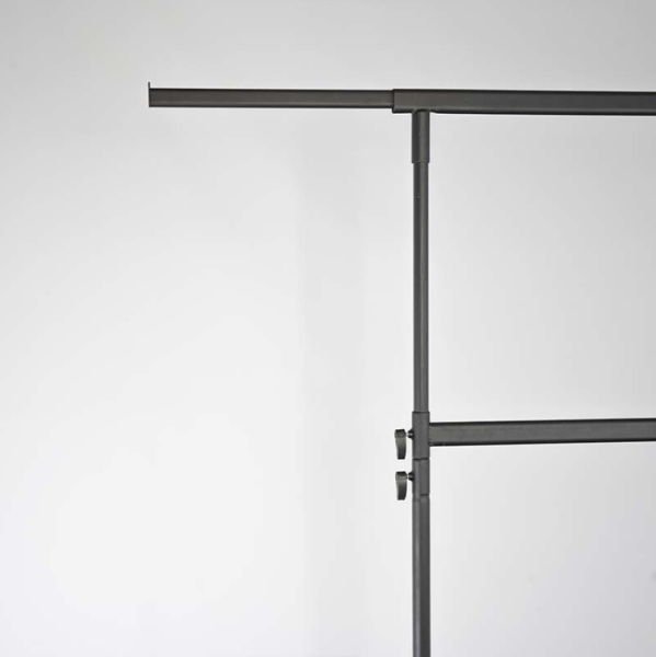 veshalka-stojka-na-kolesah-napol'naya-cvet-chernyj-01