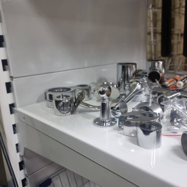 stellazh-torgovyj-pristennyj-2150h600mm-5-polok-cvet-belyj_03