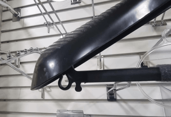 вешалка-для-верхней-одежды-пластиковая-L450мм-плечо69мм-VK4510P_03