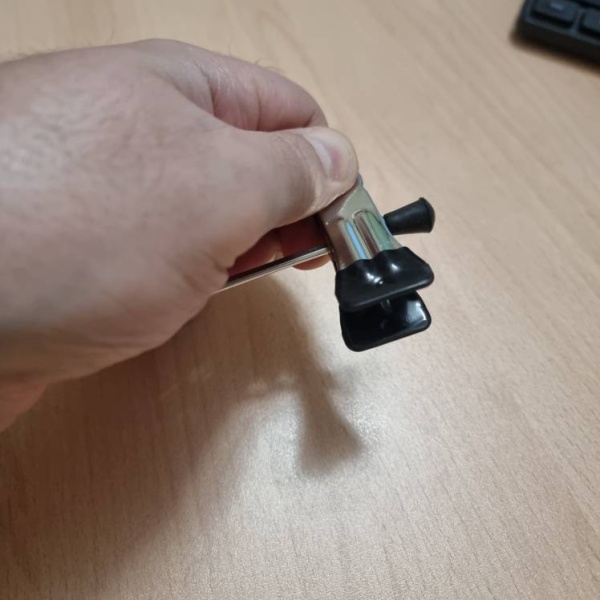 veshalka-dlya-odezhdy-s-zazhimami-220mm-zazhimy-chernye-8868_03