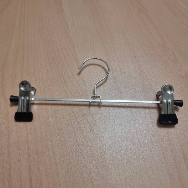 veshalka-dlya-odezhdy-s-zazhimami-220mm-zazhimy-chernye-8868_02