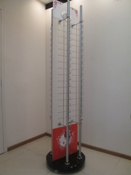 Stojjka-dlya-ochkov-napolnaya-s-zamkami