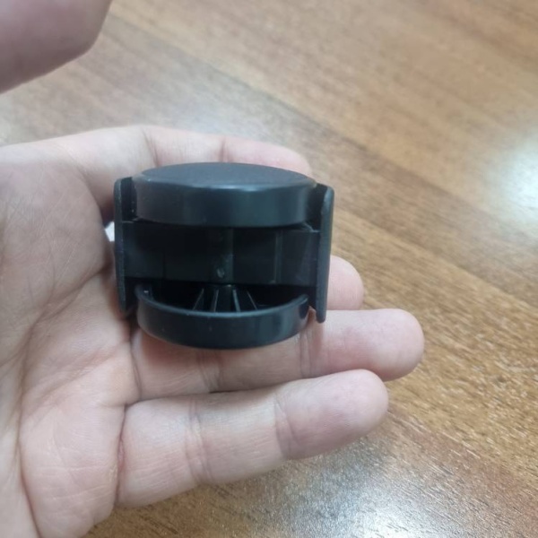 koleso_mebel'noe_40mm_s_rez'boj_M8_ChERNYJ PLASTIK_M084_03